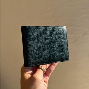 Elegant Louis Vuitton Epi Green Leather Wallet